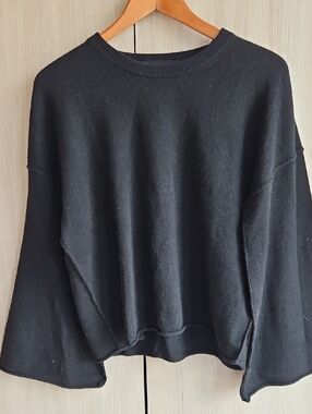 Black Crewneck Women's Sweater With Rolled Edges And Bell Sleeves
